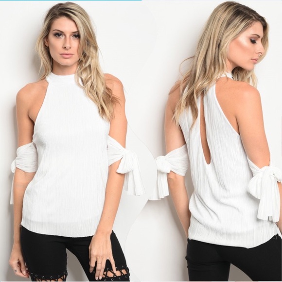 HP🎉White high neckline keyhole tie sleeve blouse - Picture 2 of 7